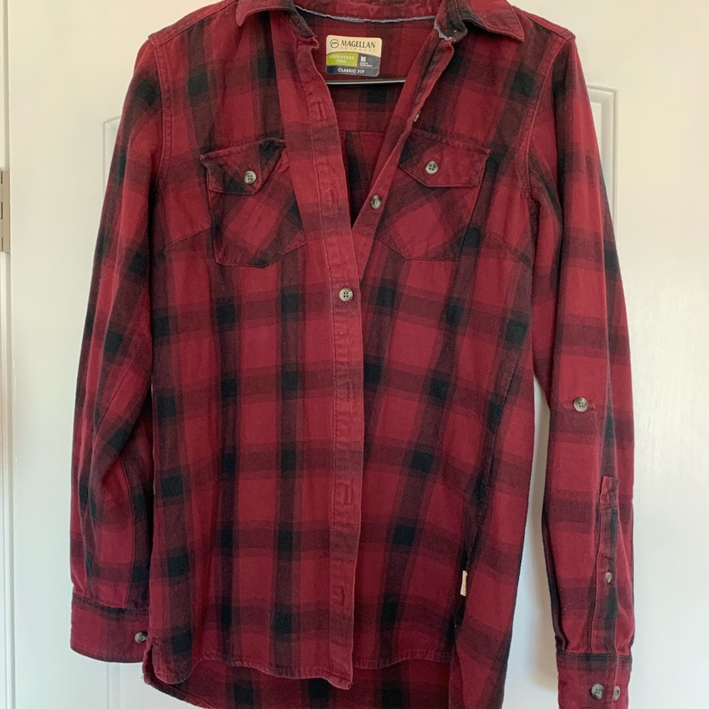 Red and black plaid Magellan flannel. Size medium